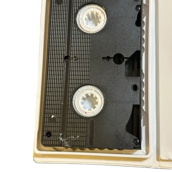 Disney’s 102 Dalmatians VHS Tape - Picture 7 of 7